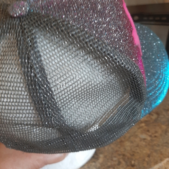 GLITTER SNAPBACK CAP - Picture 4 of 9